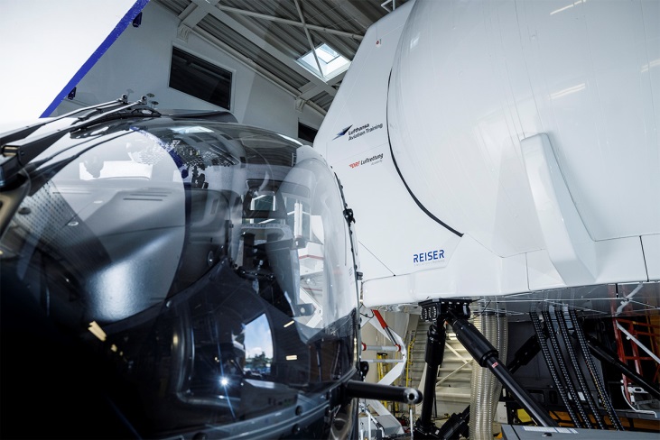 Erfolgreiche EASA Level D Qualifizierung des H135 Full Flight Simulator