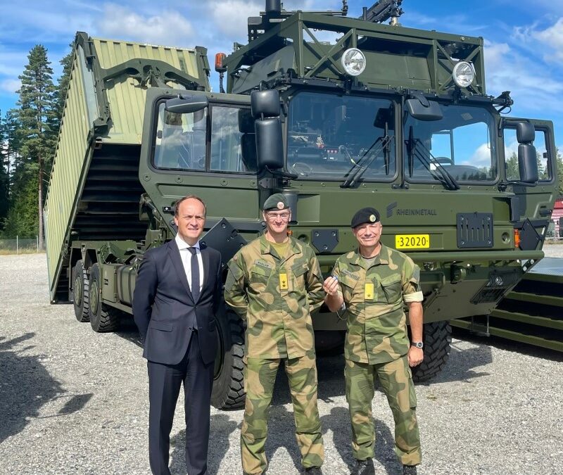 NATO-Kunde Norwegen stellt offiziell neue leistungsfähige Rheinmetall MAN-Logistikfahrzeuge in Dienst