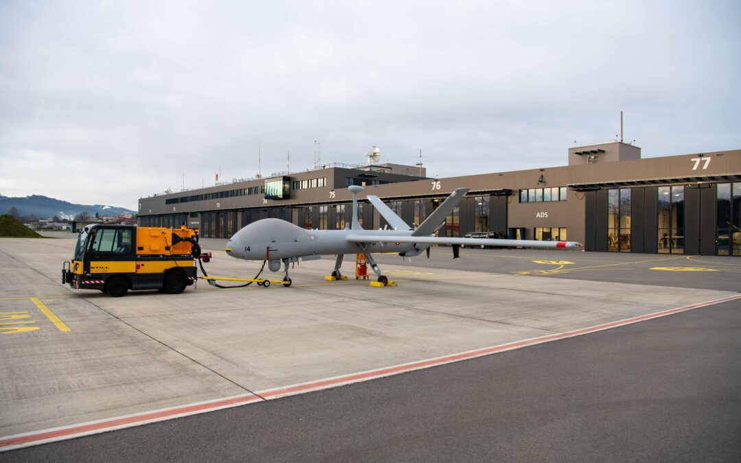 Erste zwei Drohnen des Aufklärungsdrohnensystems 15 an die Luftwaffe übergeben