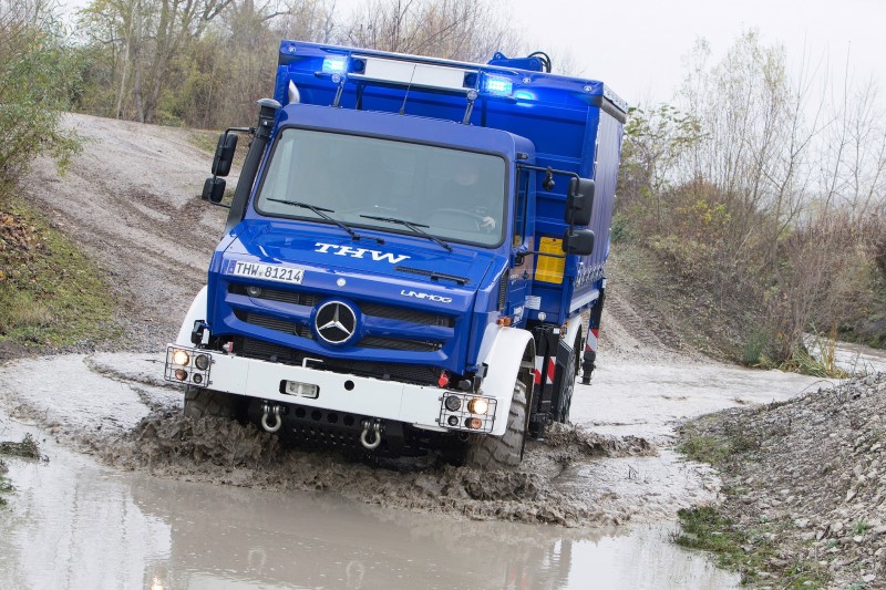 Mercedes-Benz Unimog U 5023 bewährter Katastrophenhelfer in extremen Wettersituationen
