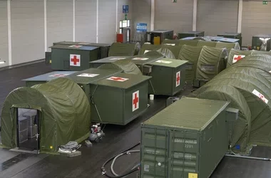 Rheinmetall übergibt mobiles Feldhospital an die ukrainischen Streitkräfte