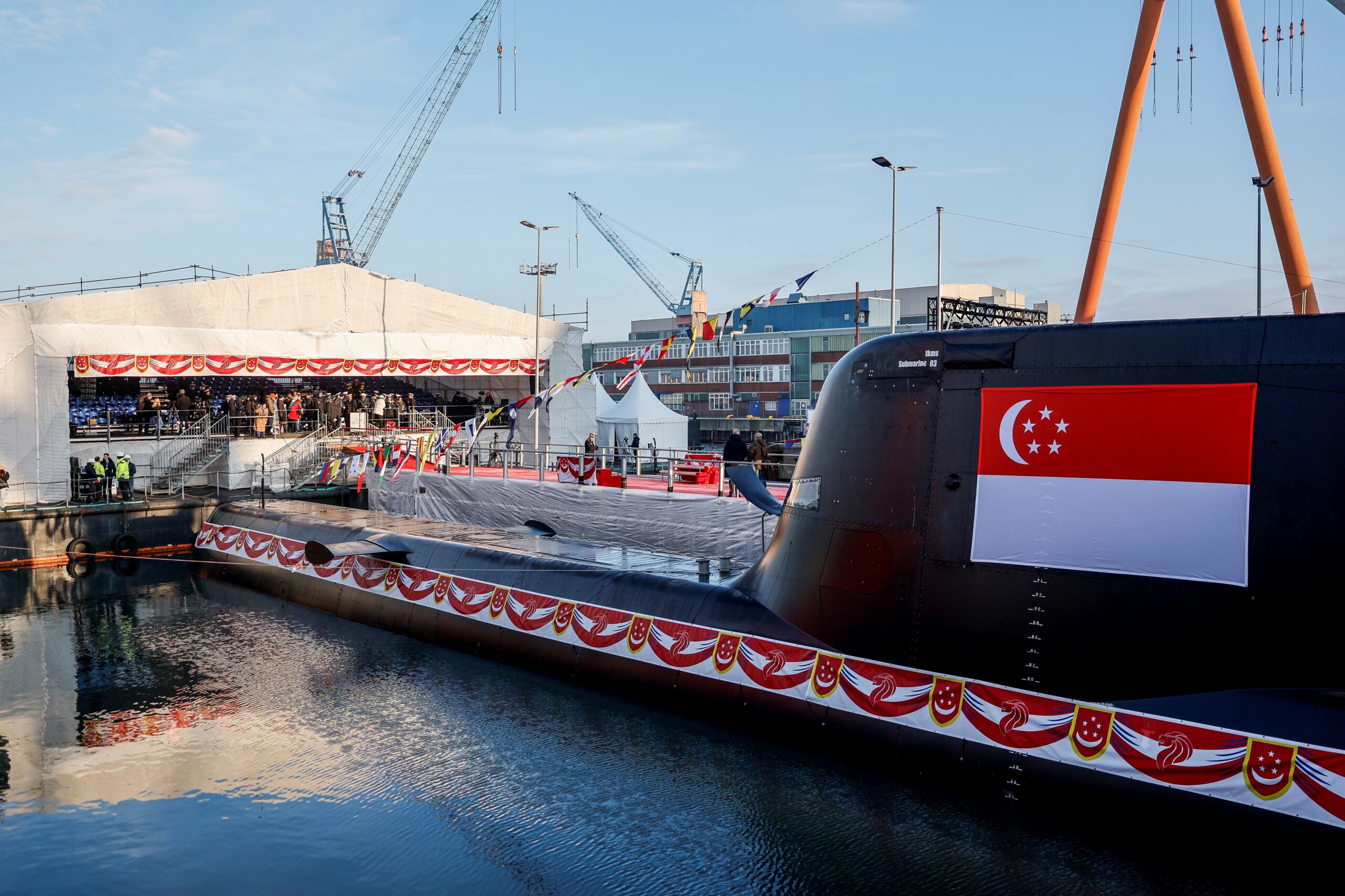 BUNDESKANZLER UND PREMIERMINISTER BEI U-BOOT-DOPPELTAUFE FÜR SINGAPUR