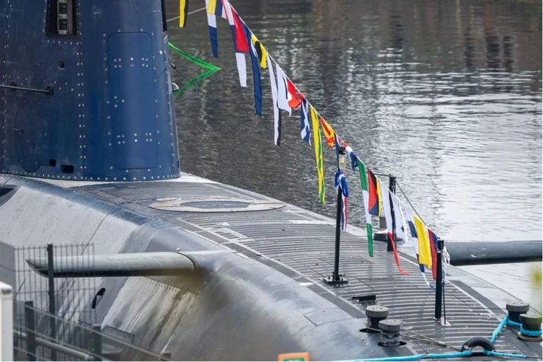 12. November: Die feierliche Namensgebungszeremonie des sechsten Uboots aus der DOLPHIN-Klasse, INS „Drakon“, am Werftstandort von thyssenkrupp Marine Systems in Kiel. Das Boot verfügt – im Vergleich zu den beiden Schwesterbooten INS „Tanin“ und INS „Rahav“ über einen nach hinten verlängerten Turm. (Alle Fotos: Michael Nitz)