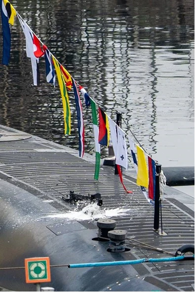 12. November: Die feierliche Namensgebungszeremonie des sechsten Uboots aus der DOLPHIN-Klasse, INS „Drakon“, am Werftstandort von thyssenkrupp Marine Systems in Kiel. Das Boot verfügt – im Vergleich zu den beiden Schwesterbooten INS „Tanin“ und INS „Rahav“ über einen nach hinten verlängerten Turm. (Alle Fotos: Michael Nitz)