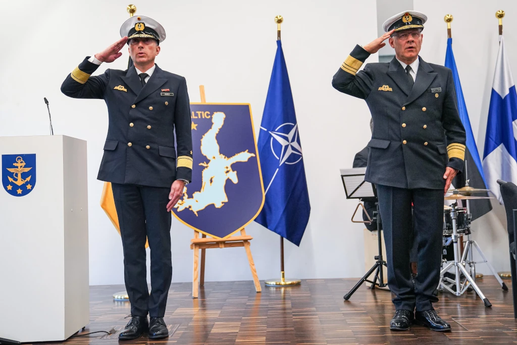 Konteradmiral Stephan Haisch (links) übernimmt zunächst das Kommando für Commander Task Force Baltic.