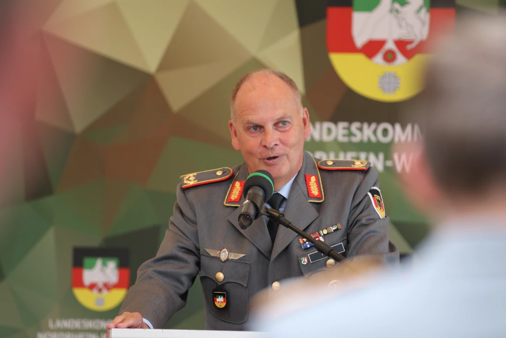 Brigadegeneral Hans-Dieter Müller, Kommandeur des Landeskommando Nordrhein-Westfalen, bei seiner Ansprache zum Jahresempfang in Düsseldorf. (Foto: Bundeswehr/Olaf Pieper)