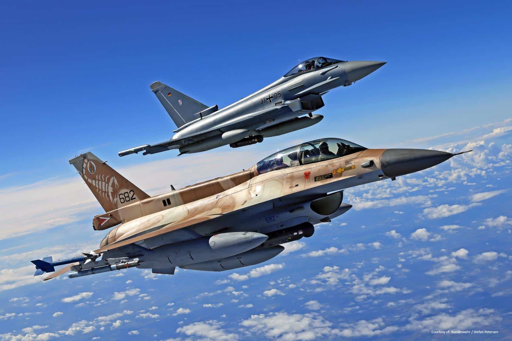 Eurofighter der Deutschen Luftwaffe werden mit LITENING-5-Zielbeleuchtungs- und Aufklärungspods ausgestattet. Foto: Bundeswehr/Stefan Petersen
